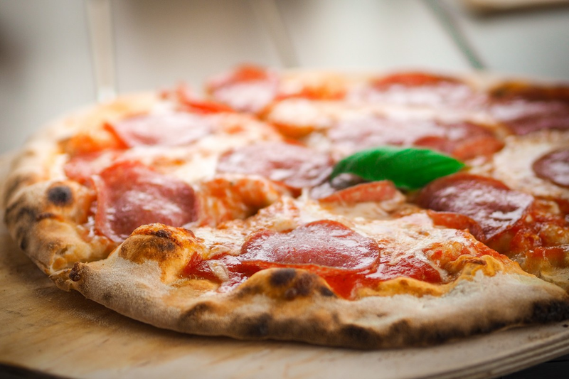 Illustration for article titled Dos expertos en termodinámica italianos han calculado la ecuación para hacer la pizza perfecta en casa